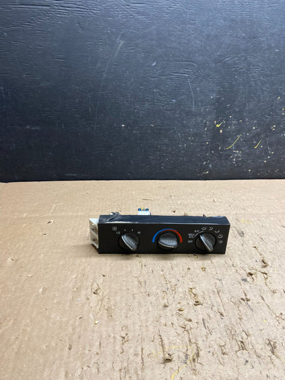 2001 - 2007 GMC Chevrolet Astro Express Climate Control A/C T6148 DG0