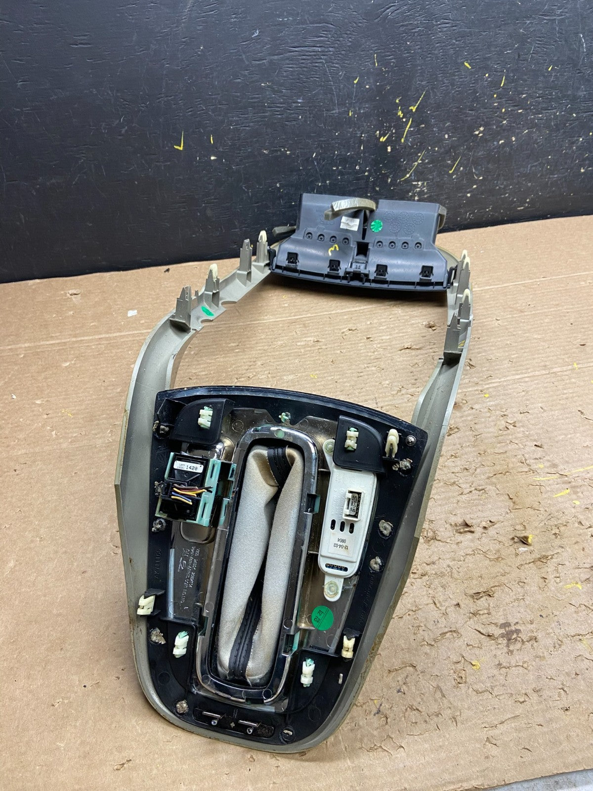 2013-2015 Chevrolet Malibu Center Dash Radio Switch Air Vent Trim Bezel w2065 DG4