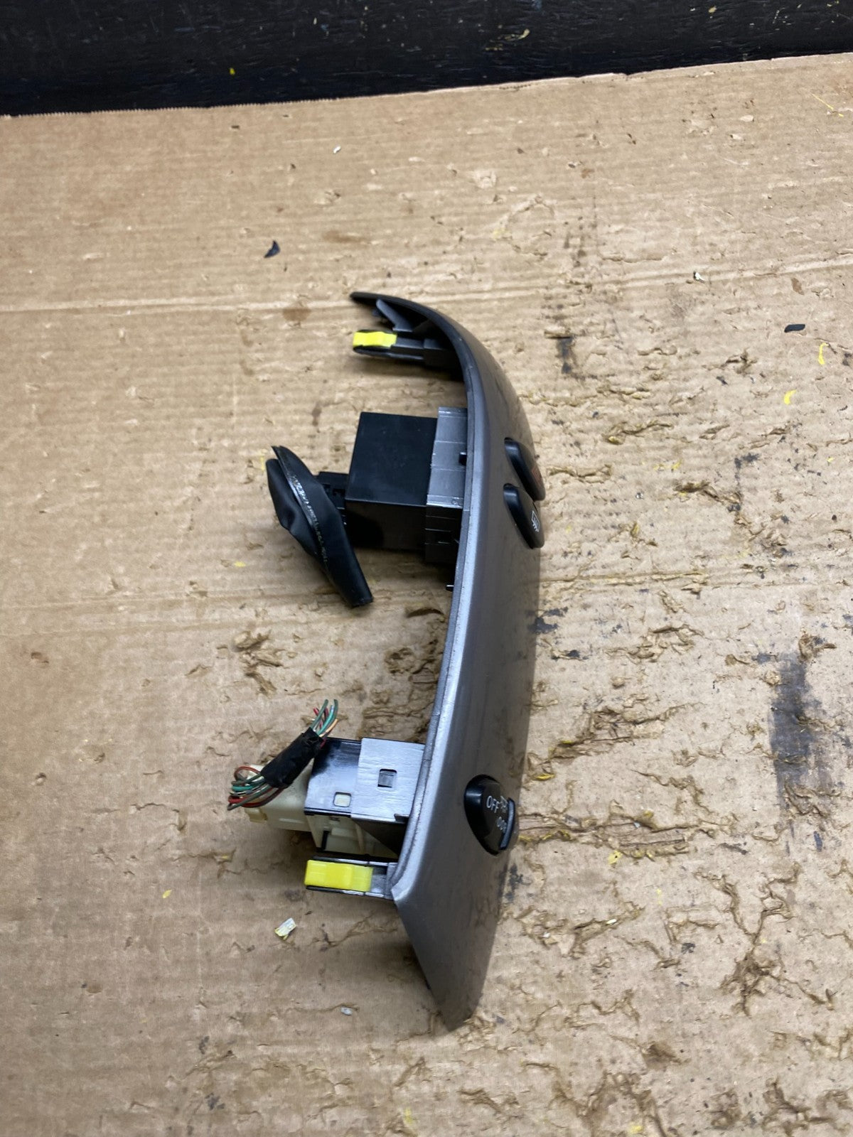 2004 to 2010 Toyota Sienna Left Side Climate Switches Bezel Trim OEM x1452 DG1