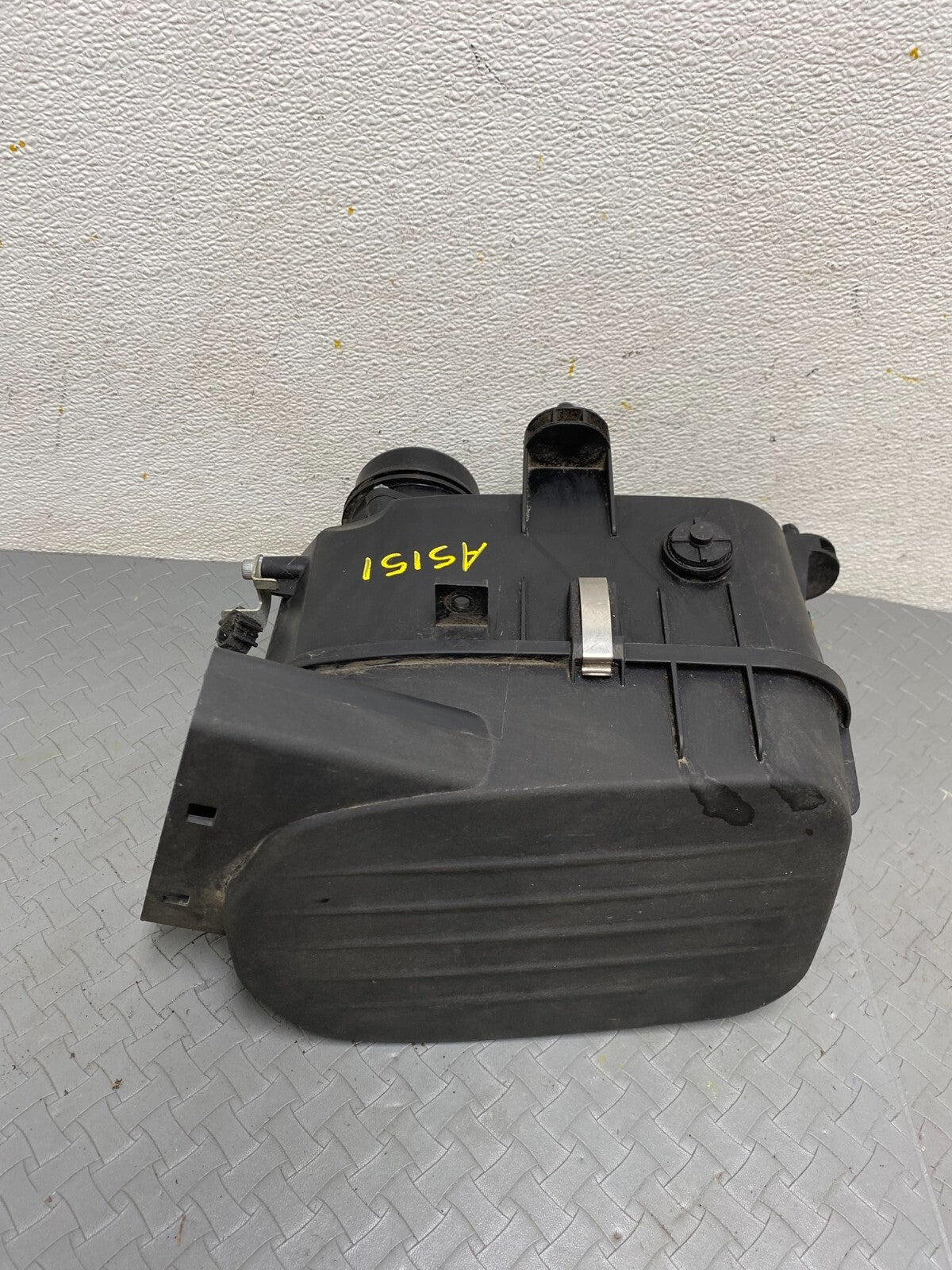 2017 to 2021 Maserati Quattroporte Right RH Engine Air Filter Box  A5151 DG15