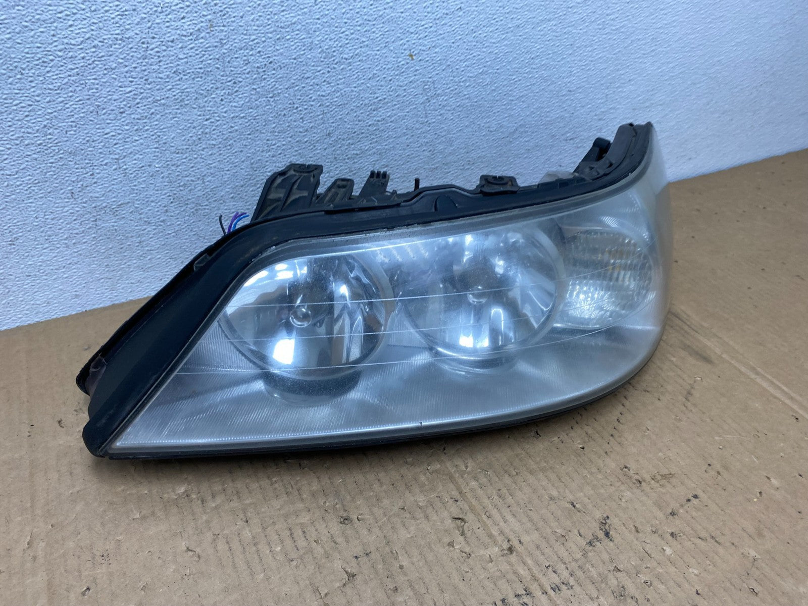 2005 to 2011 Lincoln Town Car Left Driver LH Side Headlight AD1088 DW2