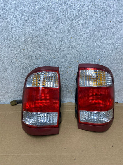 1999 to 2004 Nissan Pathfinder Right + Left Set Side Tail lights AH8192 LK0