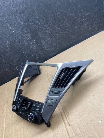 2011 - 2014 Hyundai Sonata Center Radio Climate Control Air Vent Bezel AD7114 DG2