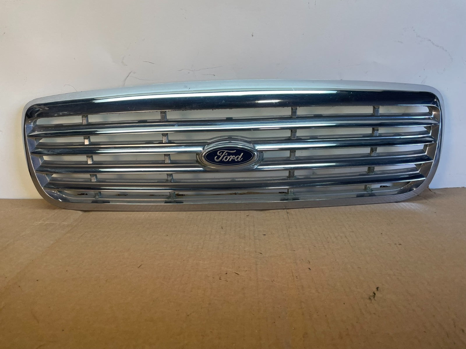2003 to 2011 Ford Crown Victoria Front Upper Grille Grill Chrome AG3095 DG0