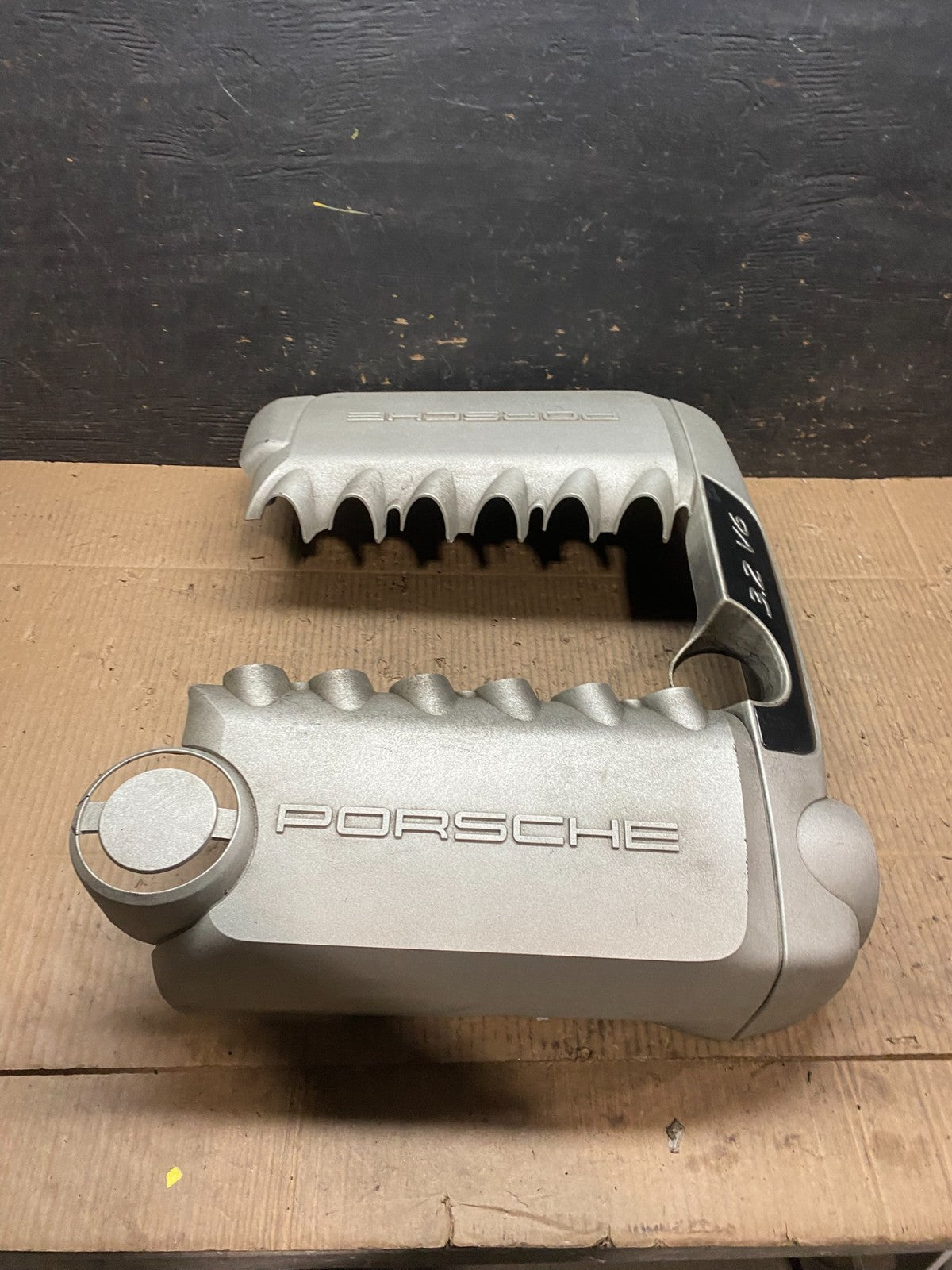 2004 to 2006 Porsche Cayenne 3.2L V6 Engine Motor Cover T9551 DG3