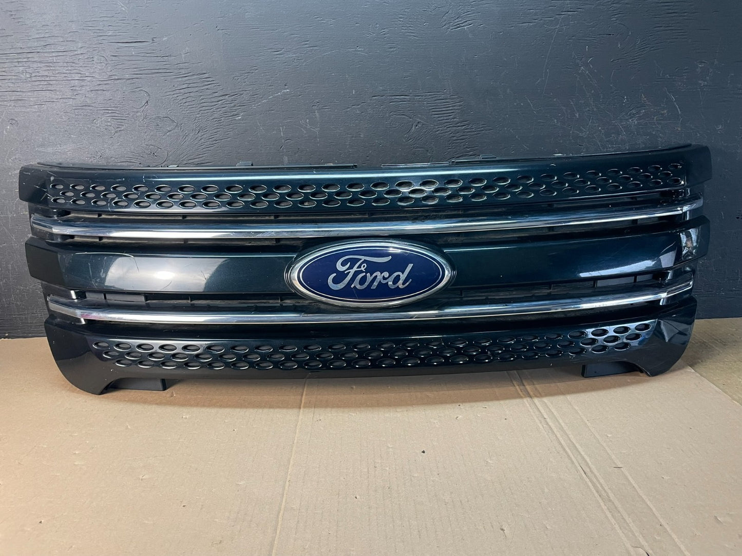 2011 to 2015 Ford Explorer Upper Front Grill Grille AD8382 DG0