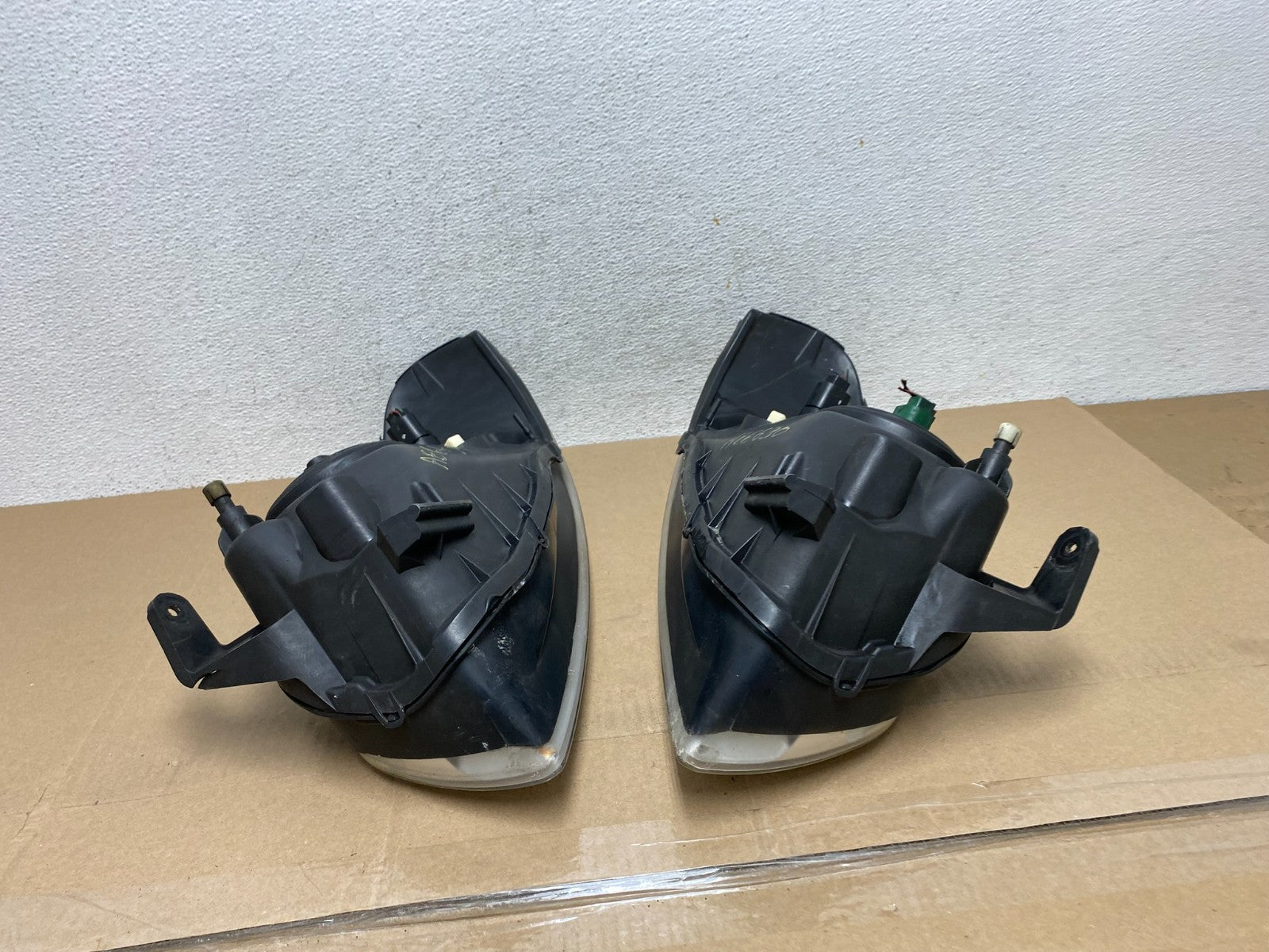 2004 - 2006 Nissan Sentra Halogen Left+Right Headlights AE6630 DW11