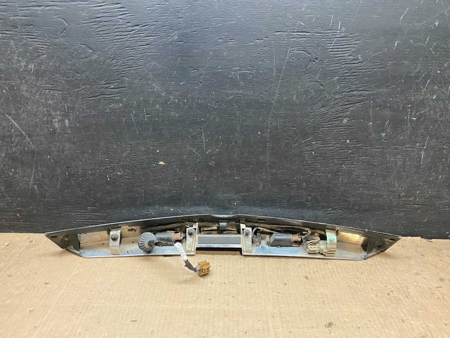 2010-2015 Cadillac SRX Rear Liftgate Tailgate Finish Molding W/ Camera J0547 DG17
