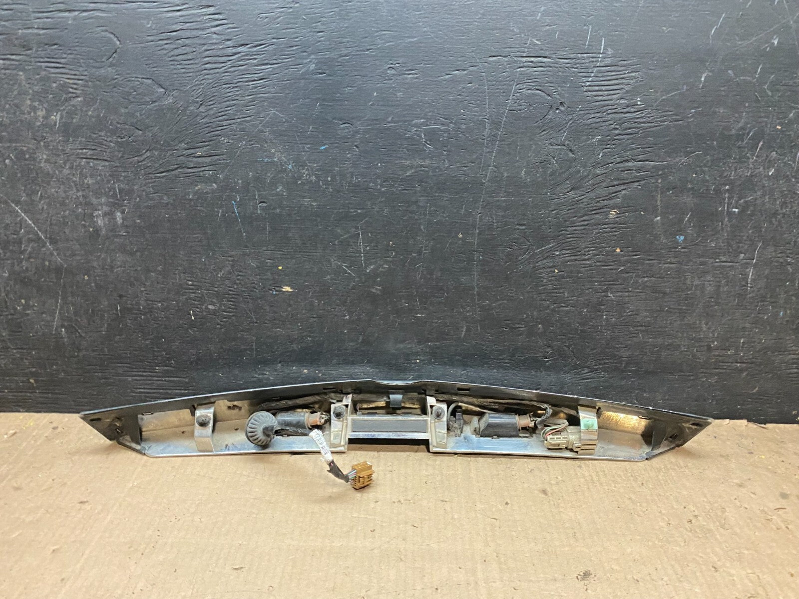 2010-2015 Cadillac SRX Rear Liftgate Tailgate Finish Molding W/ Camera J0547 DG17