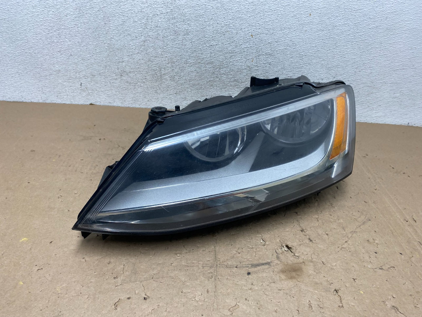 2011 to 2014 Volkswagen Jetta Left Driver LH Headlight Halogen AG5608 DW2