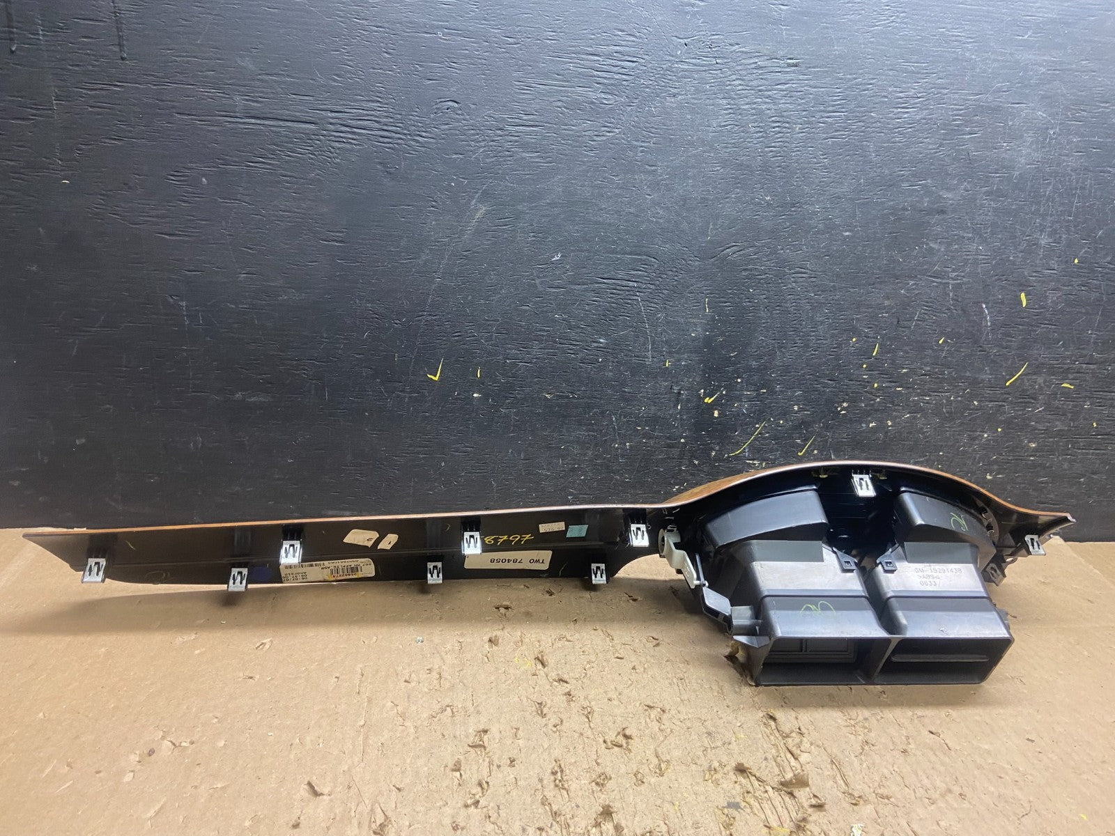 2008 to 2017 Buick Enclave Dash Center Clock Bezel Air Vent Trim Oem T8797 DG5