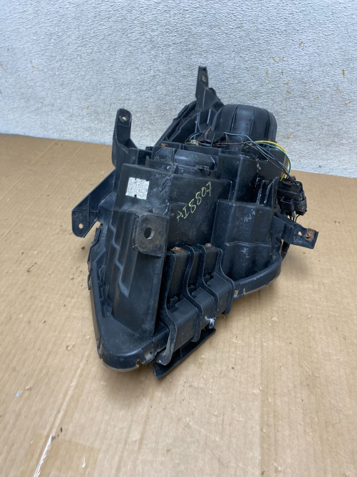 2010 - 2015 Chevrolet Equinox Halogen Headlight Right Passenger Side AI8807 DW9