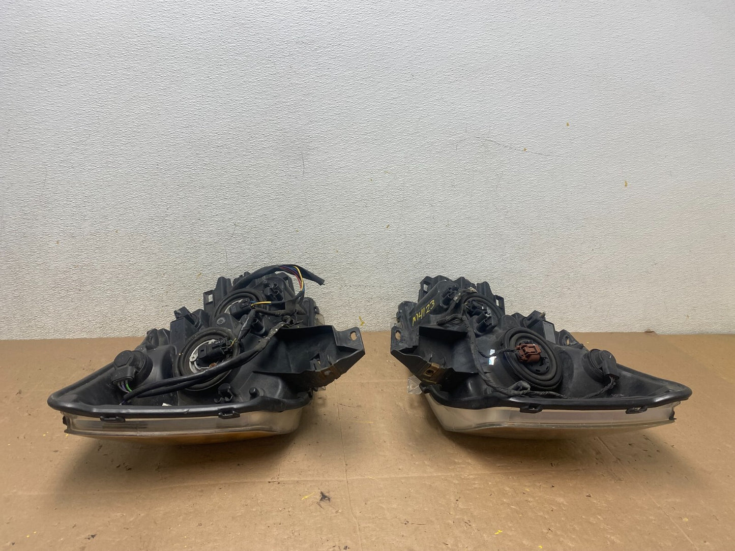 2004 to 2007 Nissan Armada Left+Right Side Set Headlights Oem M4123 DW16
