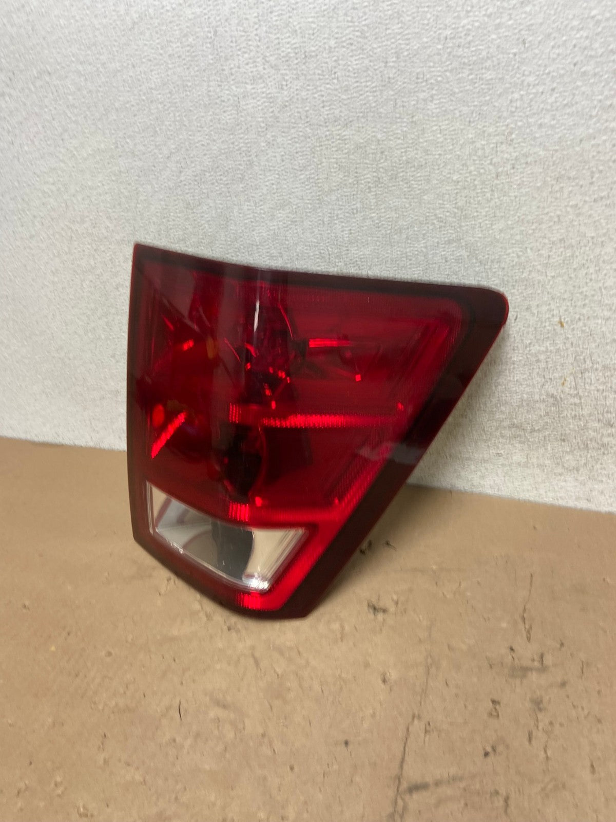 2005 - 2006 Jeep Grand Cherokee Right Passenger Rh Side Tail Light AG5624 LK1
