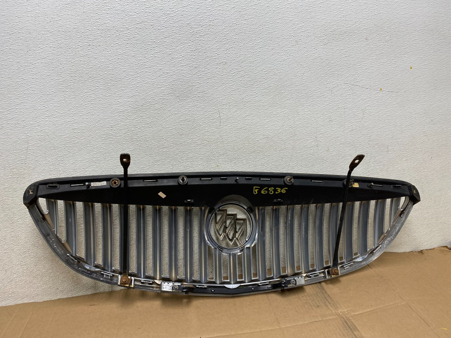 2008 to 2012 Buick Enclave Front Upper Grill Grille G6836 PS7