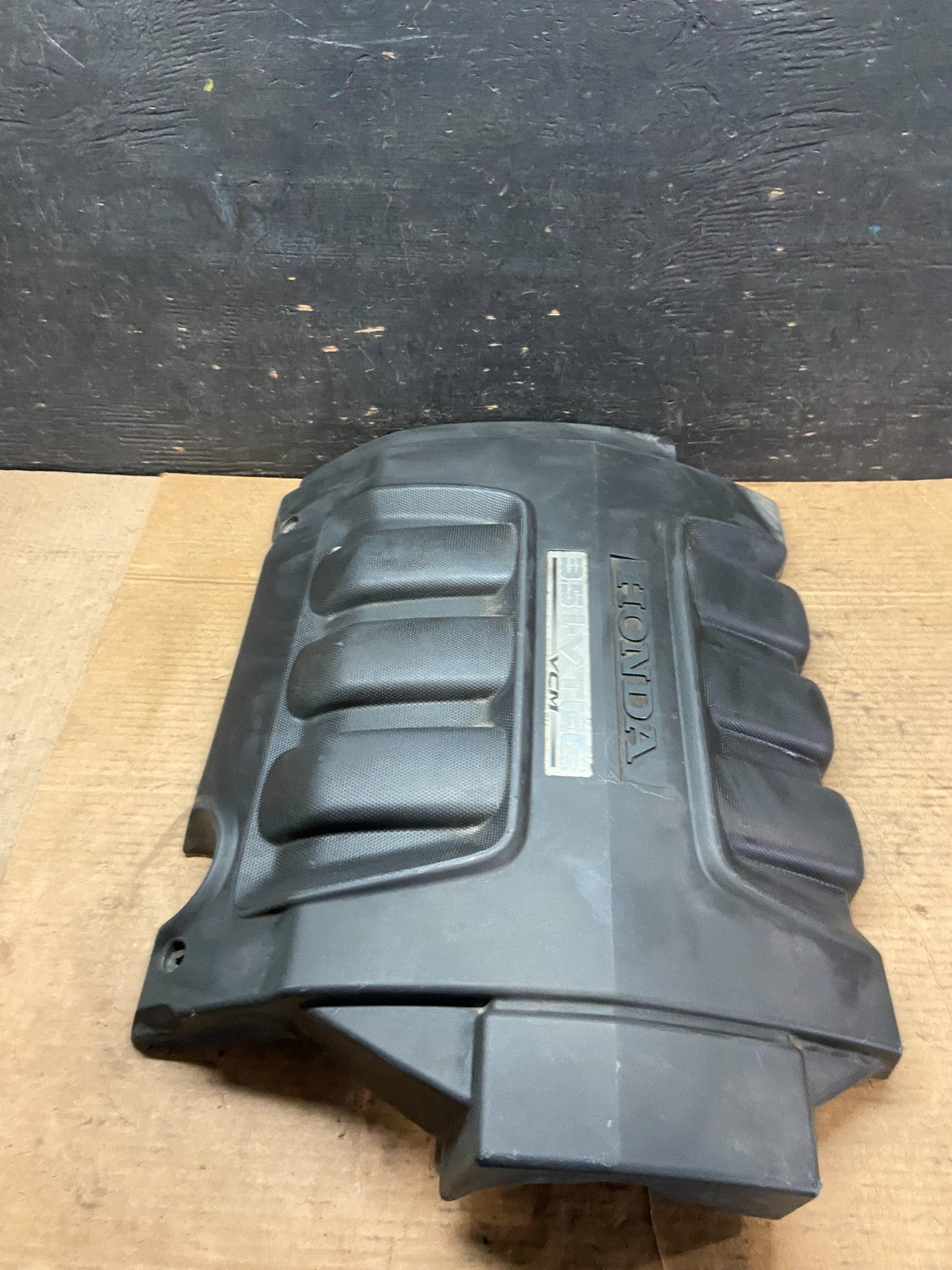 2005 to 2007 Honda Odyssey Black Engine Cover OEM Q9840 DG2