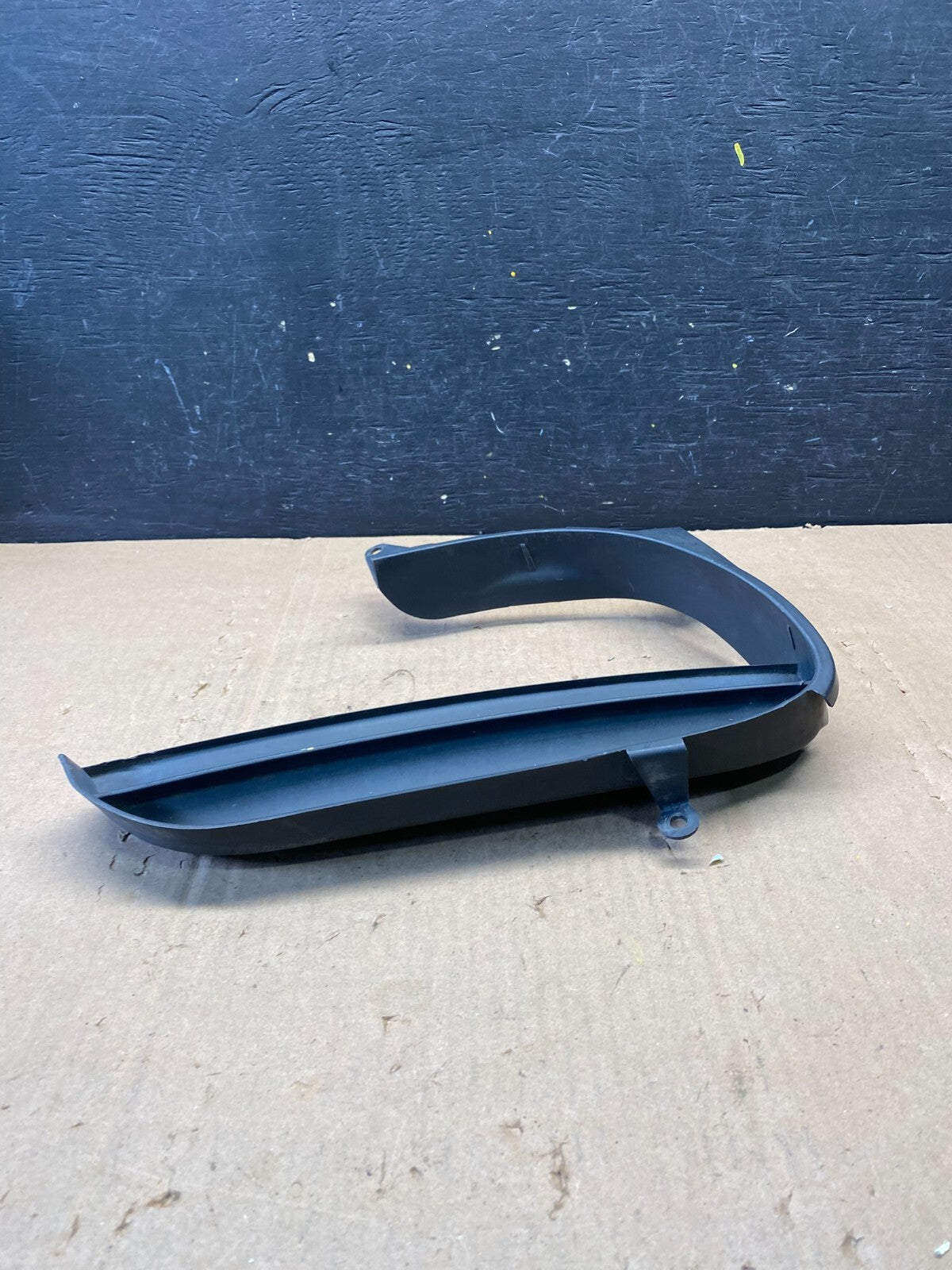 2003-2006 Porsche Cayenne Front Right Bumper Air Duct Grille Bracket M1587 DG3