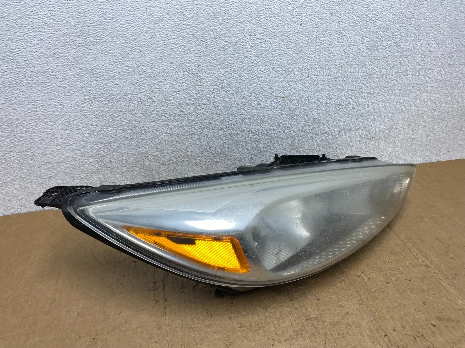 2015-2017 Ford Focus Right Passenger Rh Side Halogen Headlight AD0628 DW2