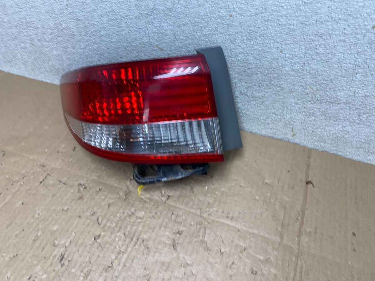 2003 to 2004 Honda Accord Sedan Left Driver Lh Side Tail light T5774 DW1