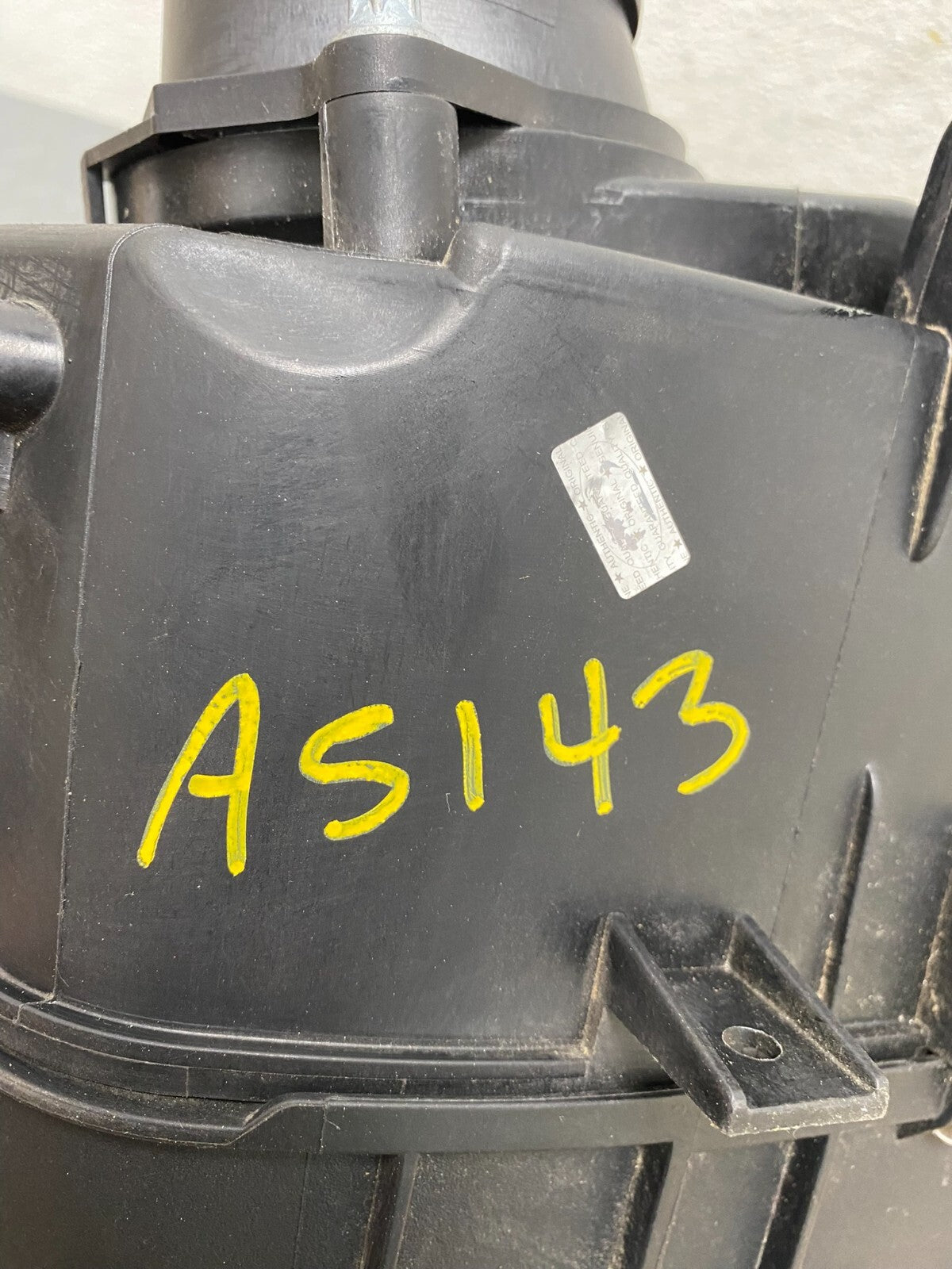 2017 to 2021 Maserati Quattroporte Engine Air Filter Box Left Side A5143 DG18
