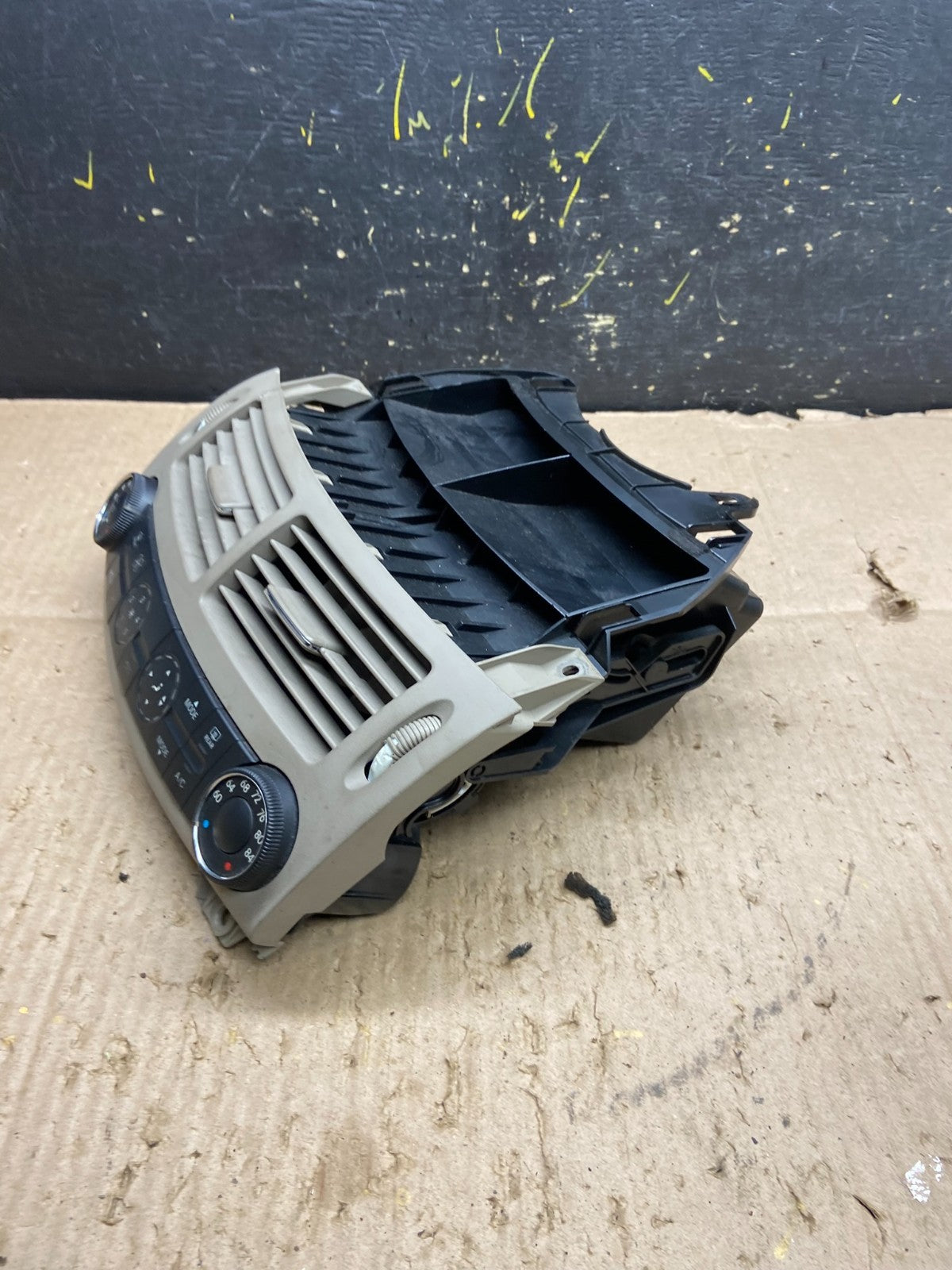 2007 - 2009 Mercedes W211 E550 E320 Center Console AC Heater Air Vent Y7907 DG3