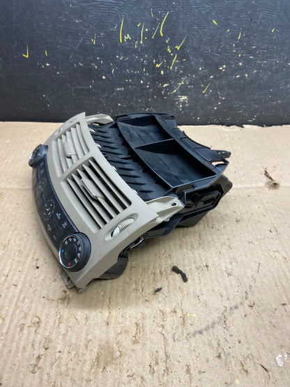 2007 - 2009 Mercedes W211 E550 E320 Center Console AC Heater Air Vent Y7907 DG3