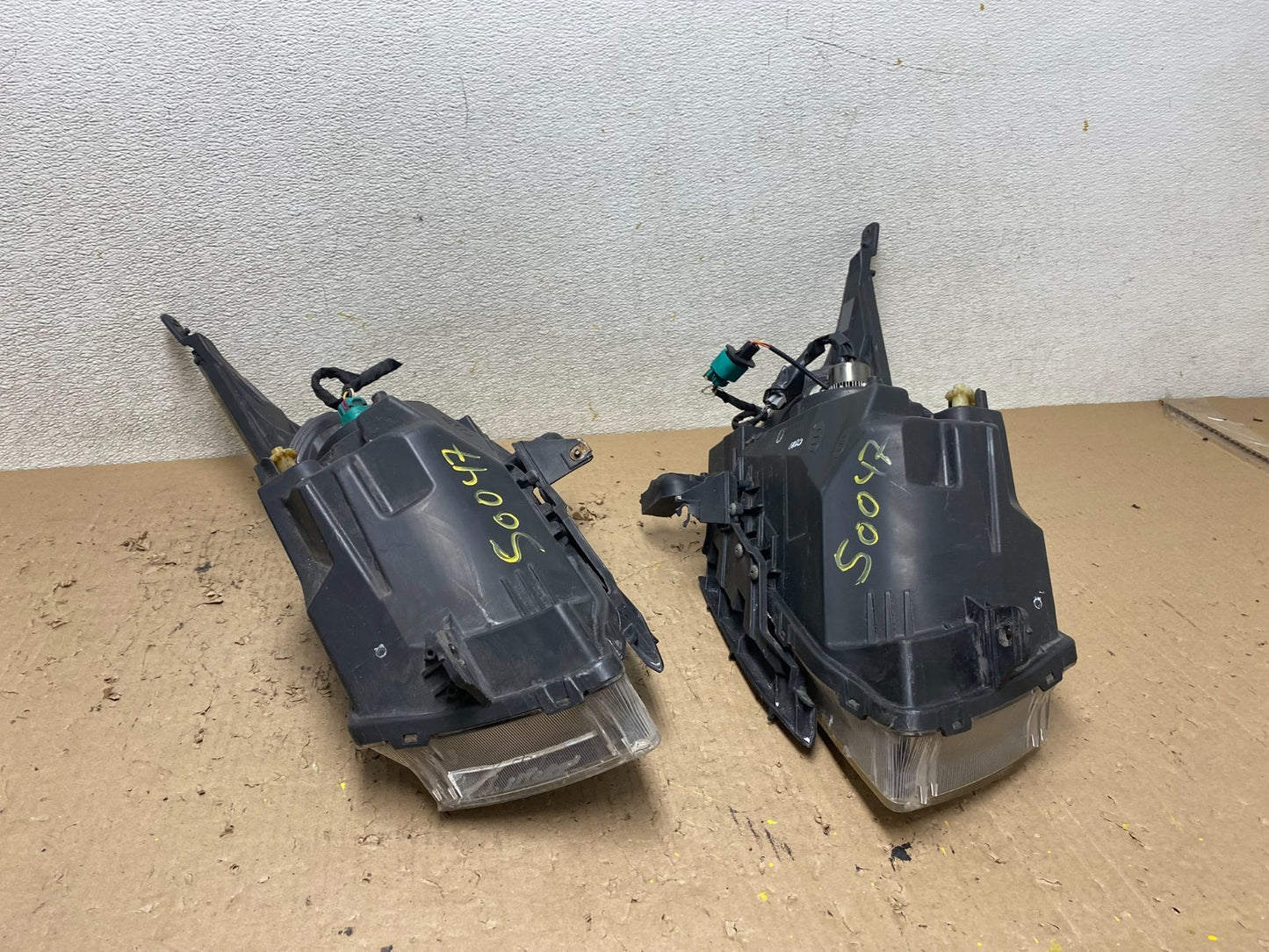2011 to 2015 Chevrolet Cruze Halogen Left+Right Set Headlights S0047 DW10