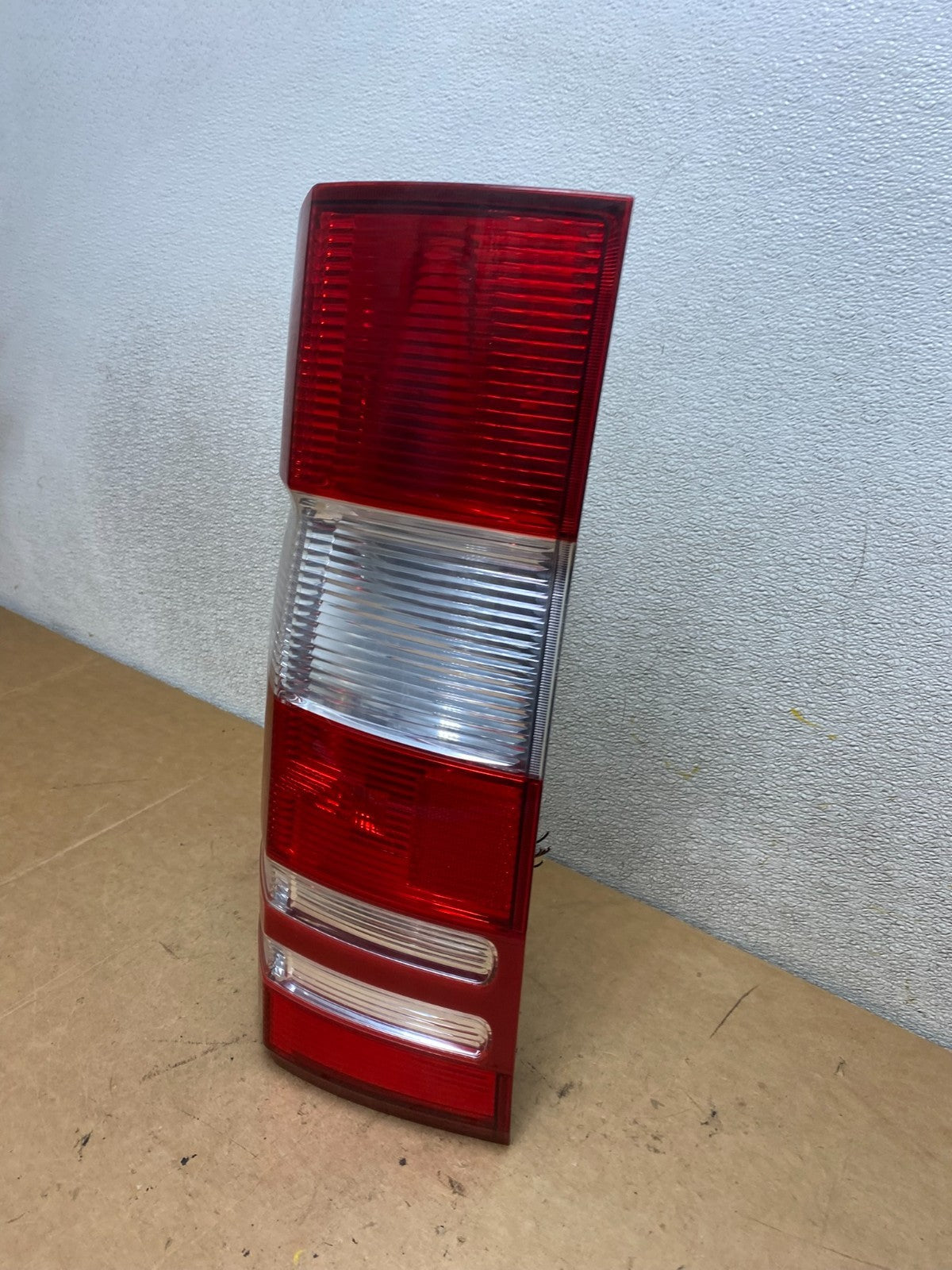 2010-2018 Mercedes Sprinter Right Passenger Rh Tail Light X4922 DW1