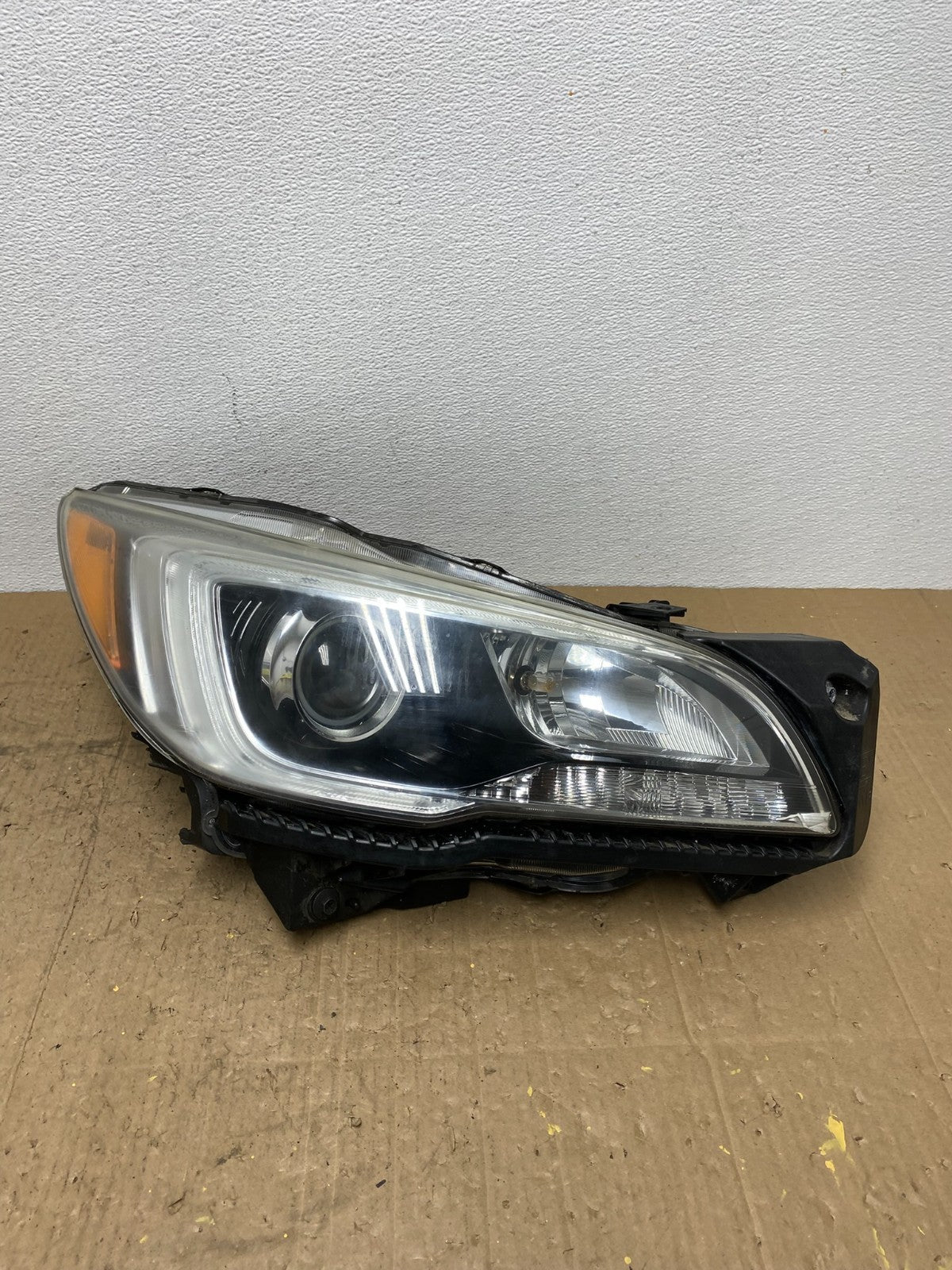 2015 to 2017 Subaru Legacy Outback Right Passenger Xenon HID Headlight ac0169 DG0
