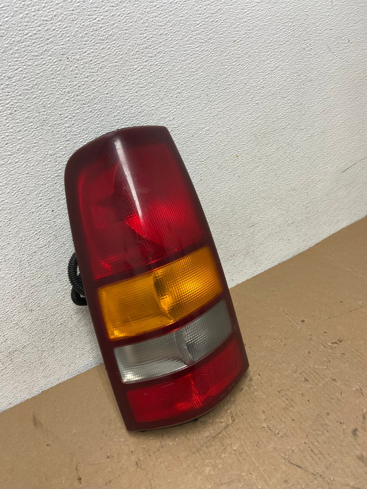 1999-2002 Chevrolet Silverado 1500 Left Driver Lh Side Tail light AD8046 LK2