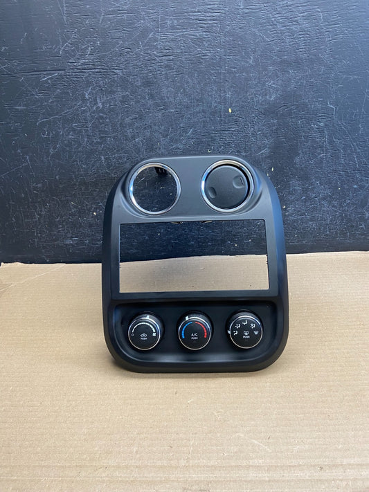 2011 to 2017 Jeep Compass Dash Climate Temperature Control Radio Bezel AH1284 DG0