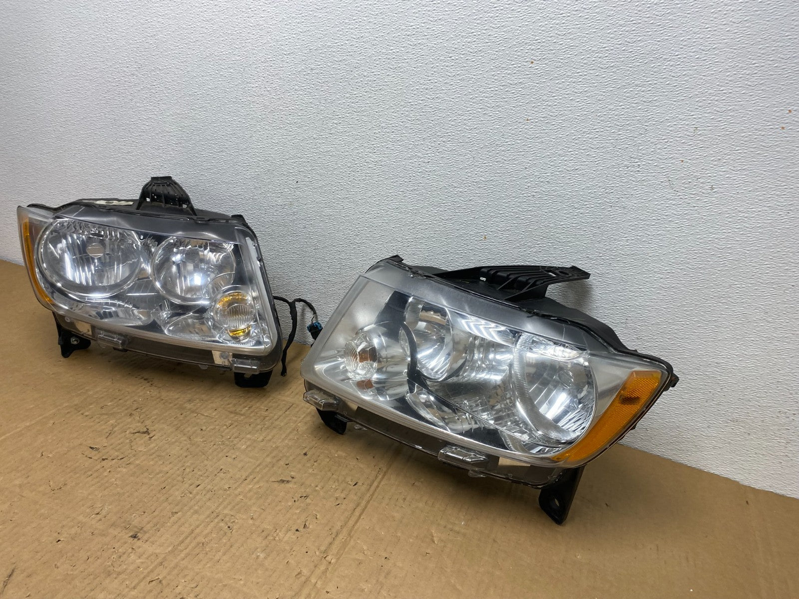 2011-2013 Jeep Grand Cherokee Left+Right Halogen Headlights AC7746 DW1