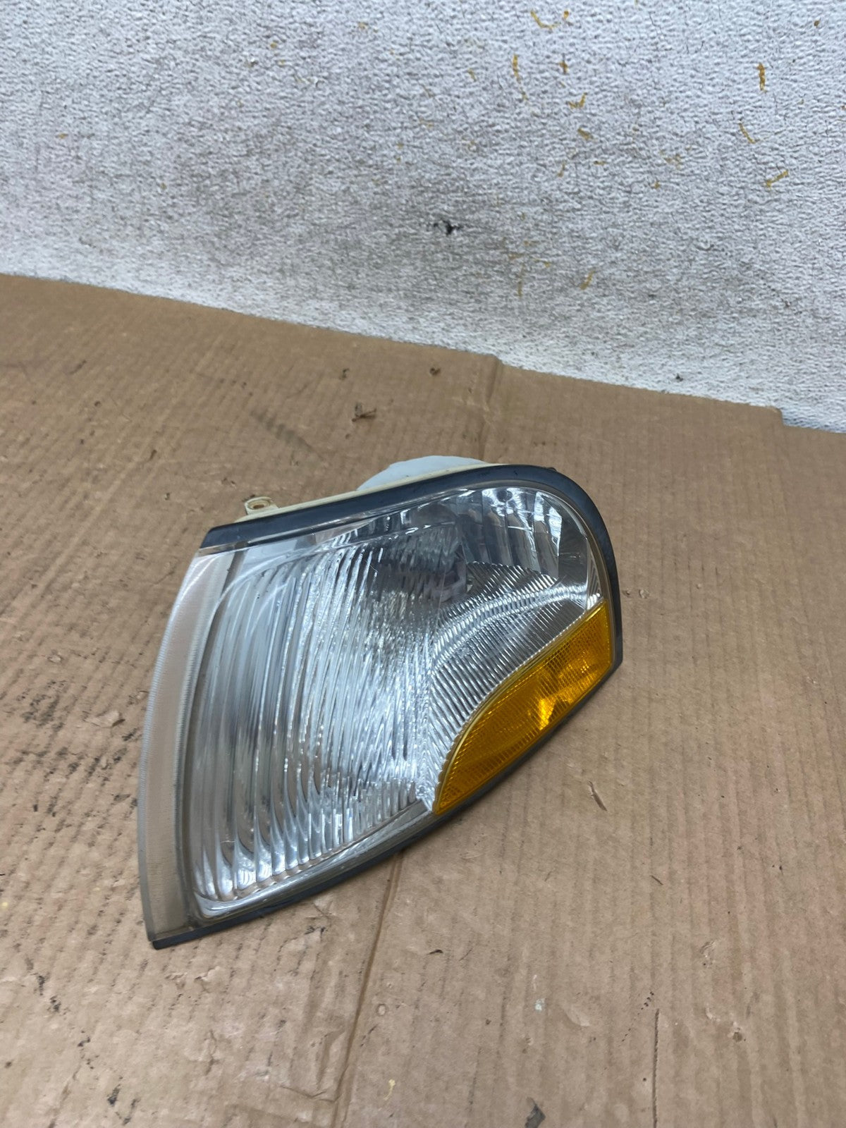 2001 - 2002 Nissan Quest Front Left Driver LH Side Turn Signal AI5902 LK2