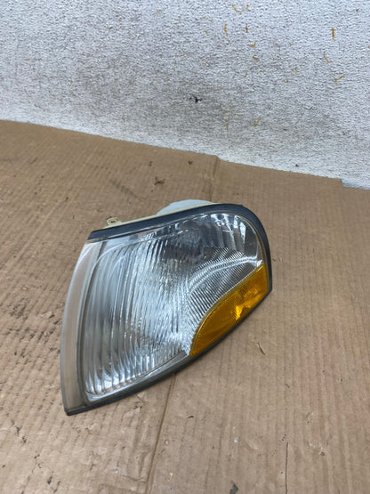 2001 - 2002 Nissan Quest Front Left Driver LH Side Turn Signal AI5902 LK2