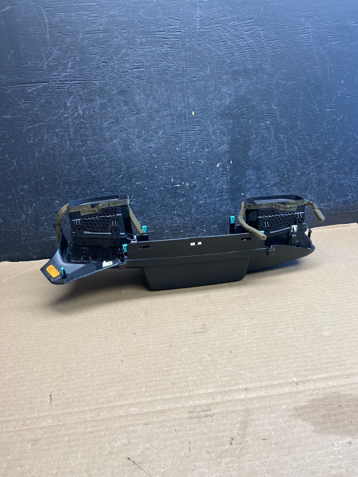 2020 to 2023 Ford Explorer Console Radio Display Screen Air Vents ah1354 DG4