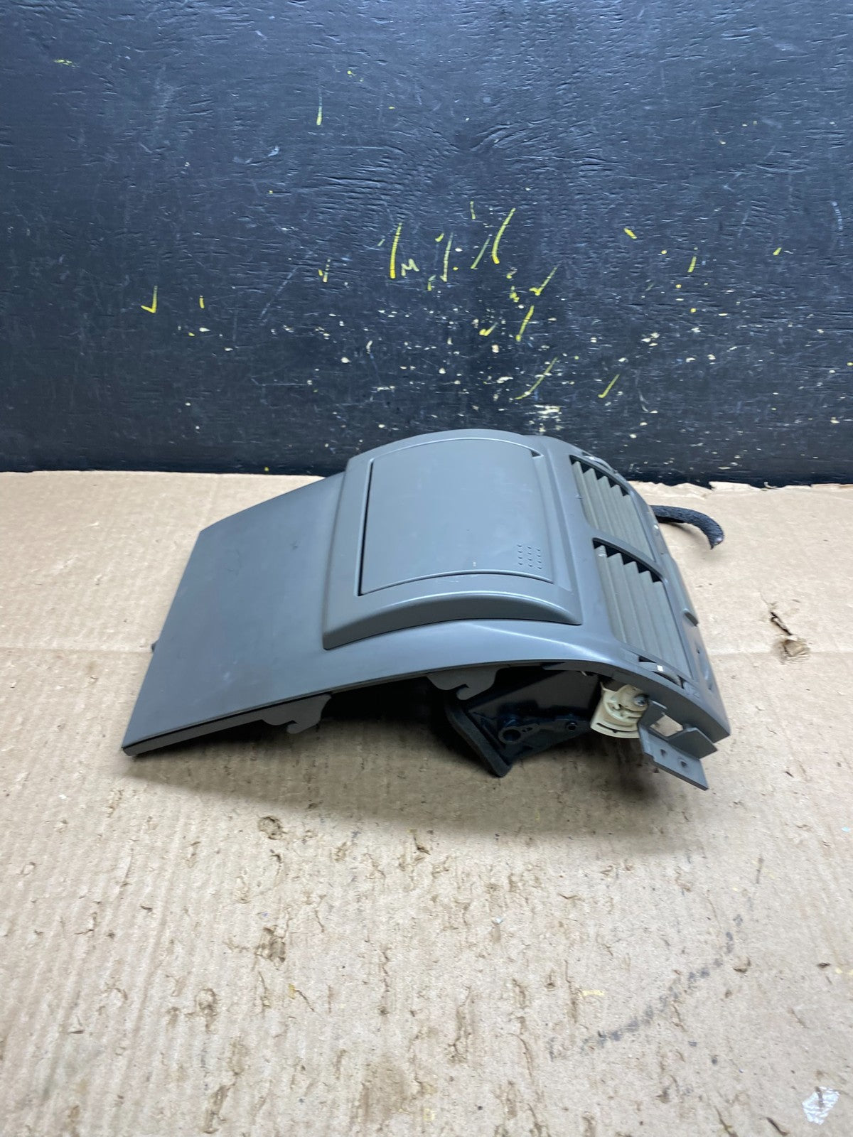 2007 to 2013 Suzuki Grand Vitara Center Console Air Vent Oem y7856  DG4