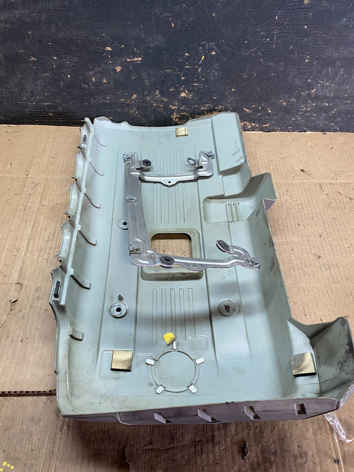 2006 to 2008 BMW 325i 530i Plastic Engine Cover Shield U6335 DG5