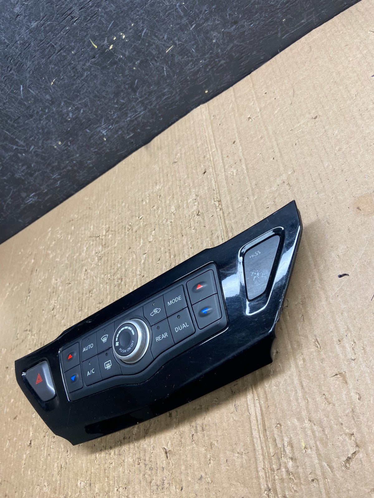 2013 to 2018 Nissan Pathfinder Radio Audio Climate Control AF1669 DG2