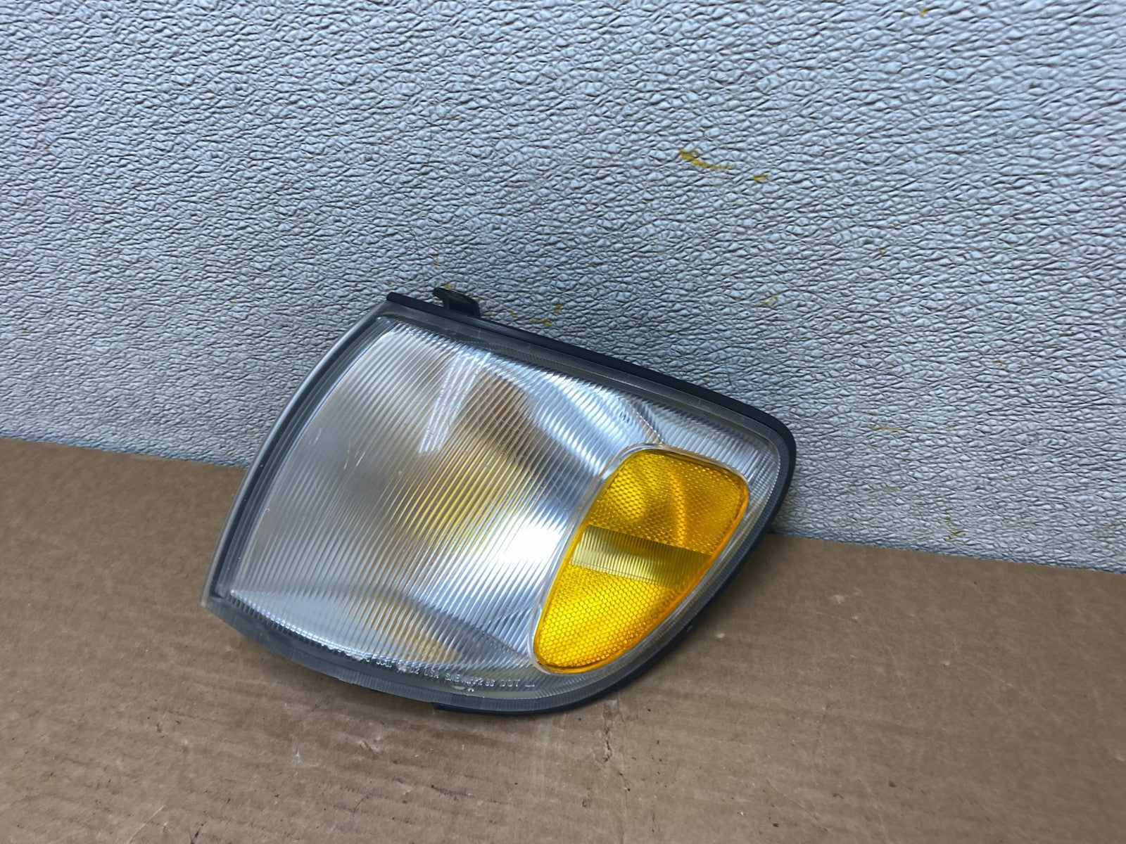 1998 to 2000 Toyota Sienna Left Driver Side Turn Signal Marker Lamp Z1386 DW1