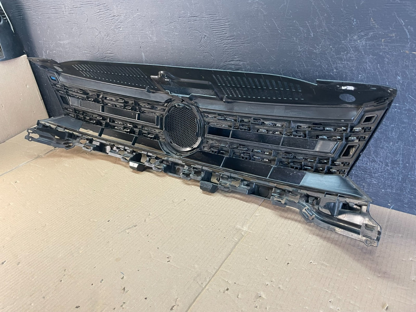 2012 to 2017 Volkswagen Tiguan Front Upper Grill Grille AE3602 DG4