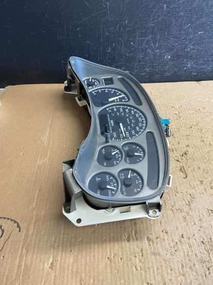 2001 to 2002 GMC Yukon Sierra Denali Instrument Gauge Cluster AF15912