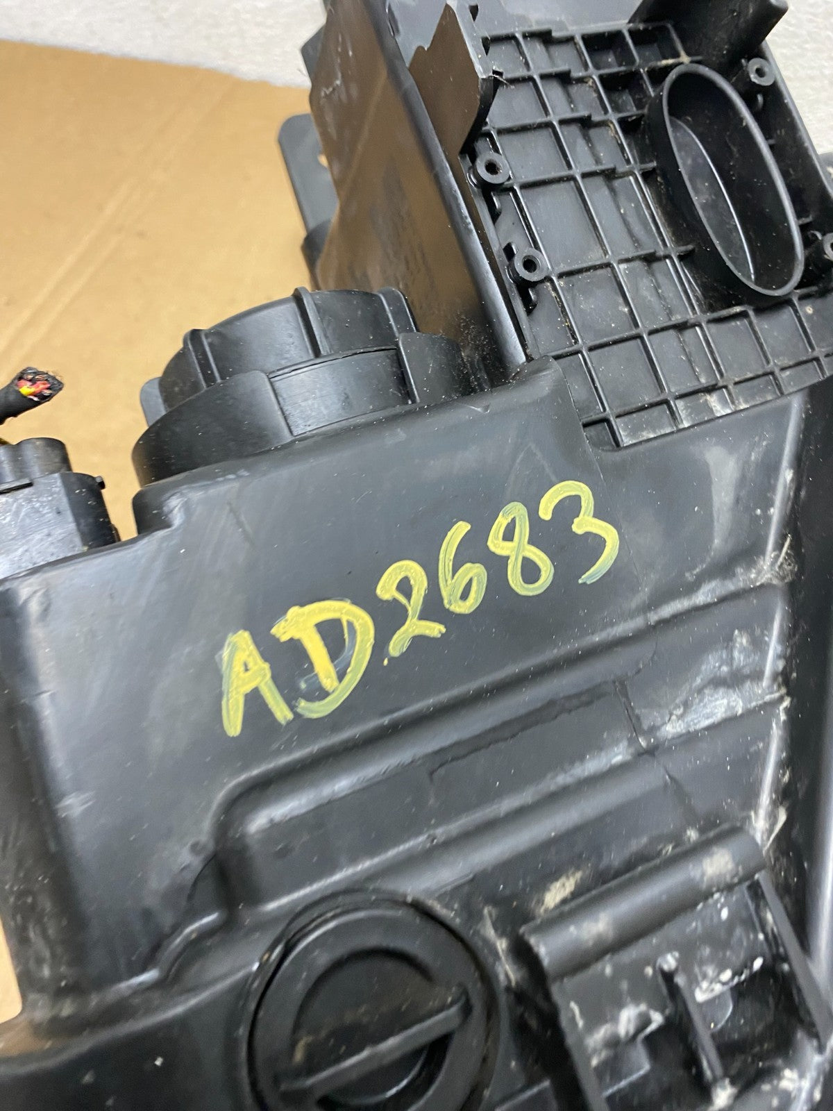 2011 - 2015 Hyundai Sonata Hybrid Right Passenger Halogen Headlight AD2682 DW10