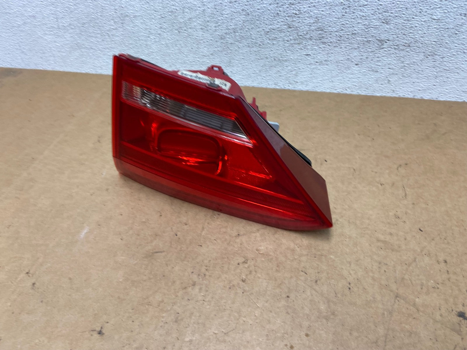 2012 to 2015 Volkswagen Passat Right Passenger Tail light inner AE3084 LK1