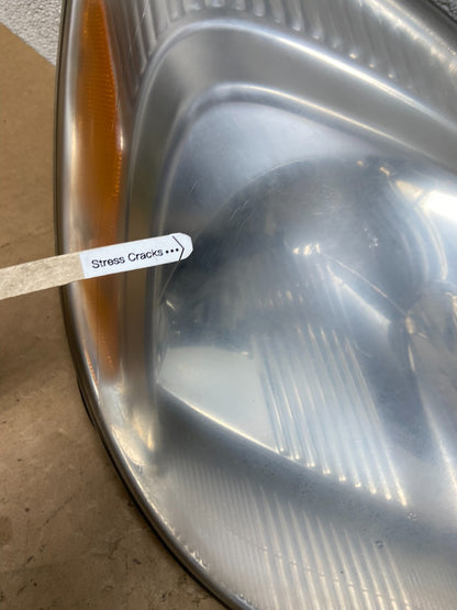 2004-2005 Toyota Sienna Driver Right Passenger Halogen Headlight OEM Z7672 PS4