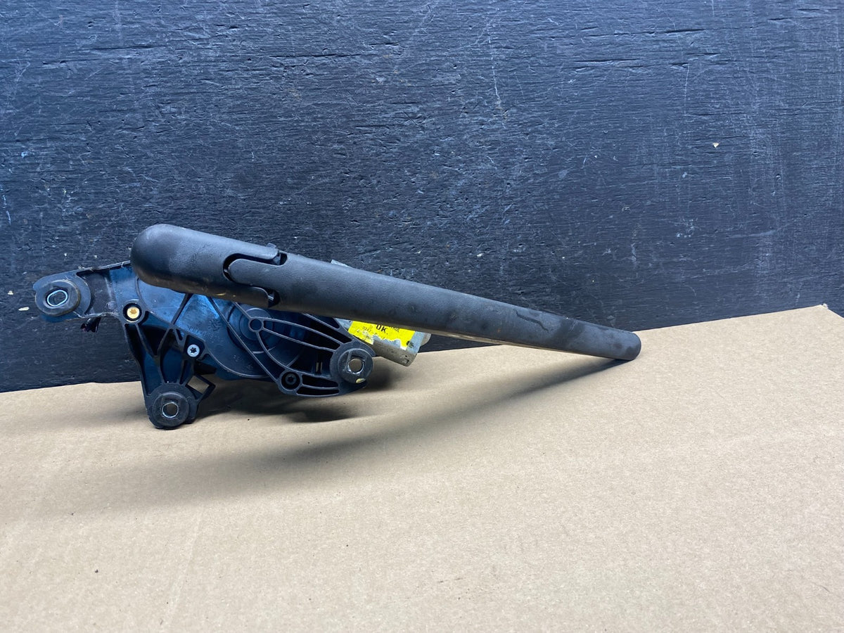 2011 to 2019 Ford Explorer Rear Windshield Wiper Motor AG9629 DG0