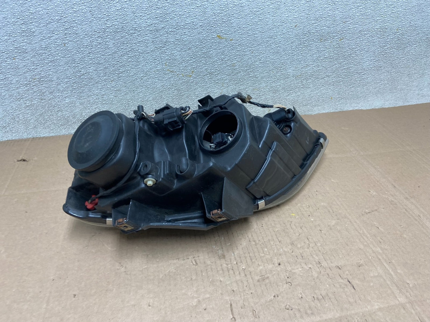 2004 to 2006 Chrysler Pacifica Headlight Right Passenger Halogen OEM Y1038 DW6