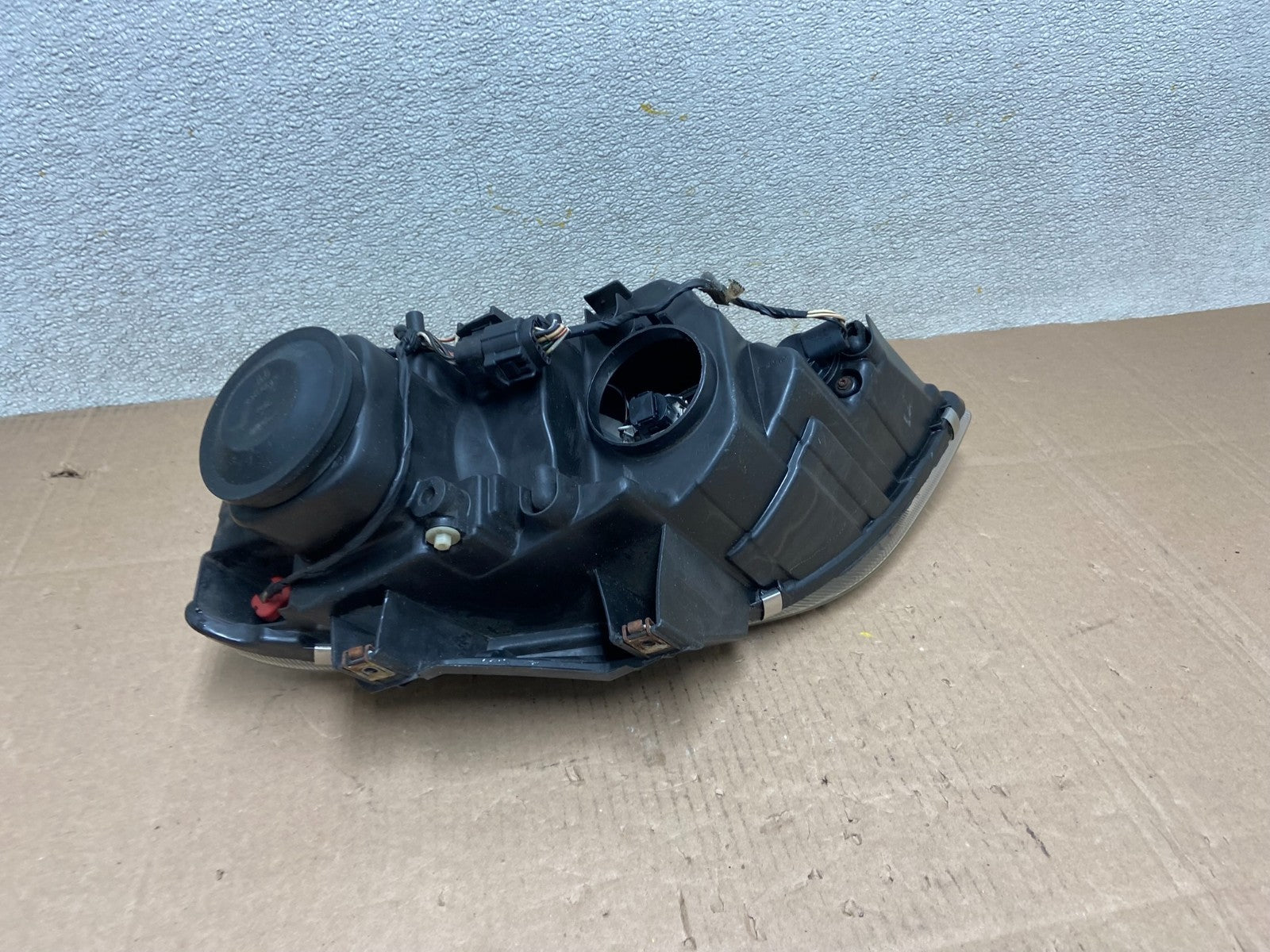 2004 to 2006 Chrysler Pacifica Headlight Right Passenger Halogen OEM Y1038 DW6