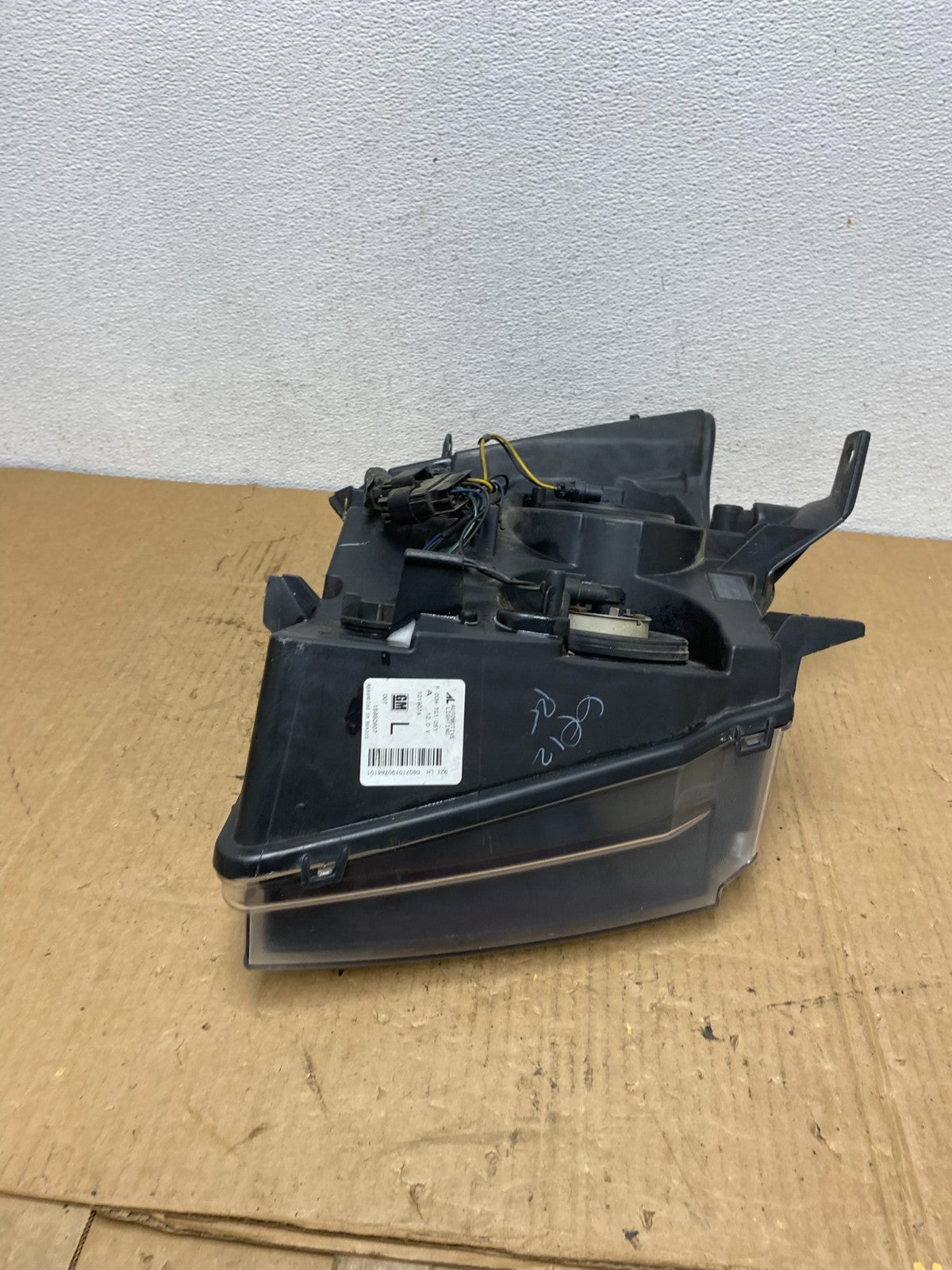 2007 to 2013 Chevrolet Suburban Tahoe Left Driver LH Headlight AC7771 DW10