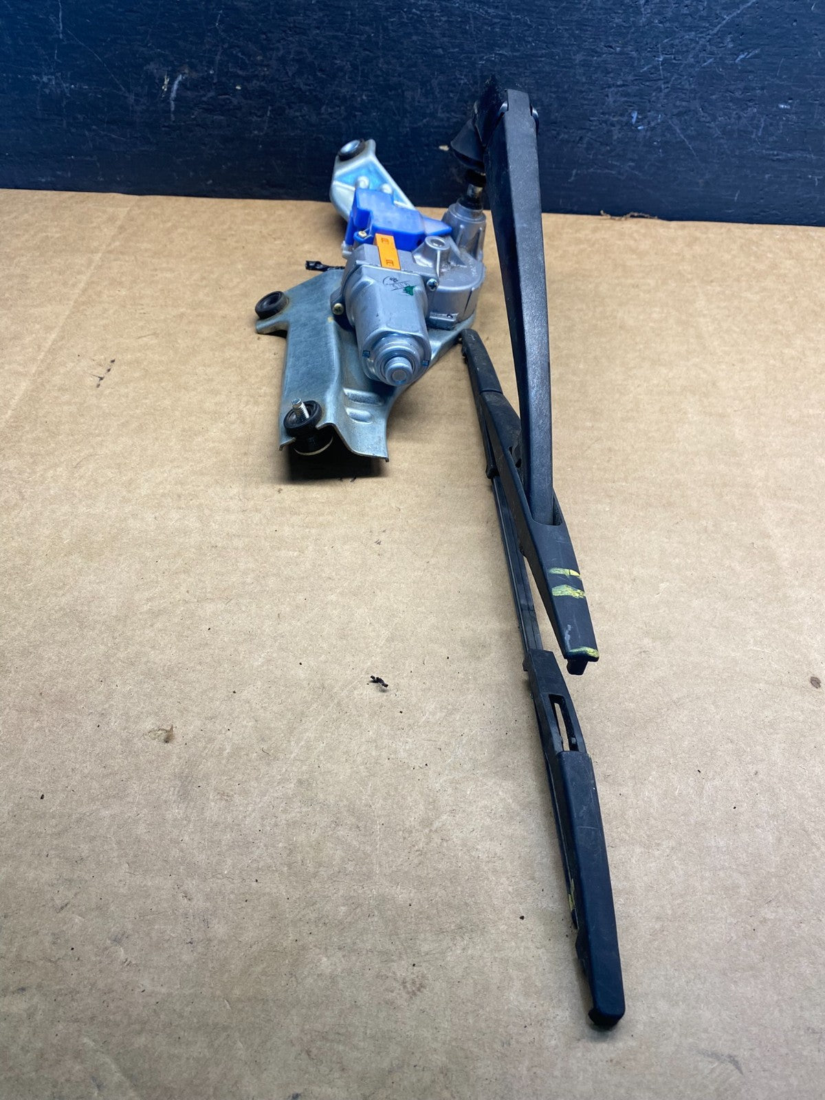2010 to 2013 Subaru Forester Rear Windshield Washer Wiper Motor AD74722