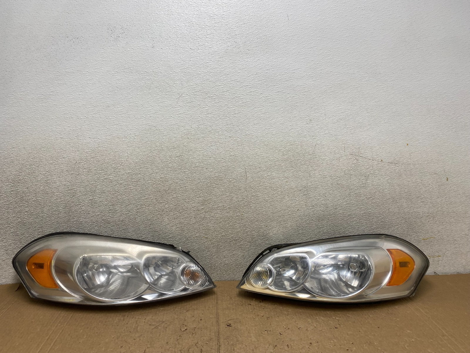 2006 - 2013 Chevrolet Impala Left+Right Set Headlights Halogen V3661 DW0